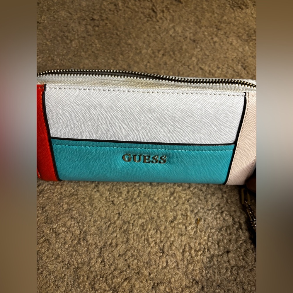 Guess White and Tan Wallet - Picture 7 of 10
